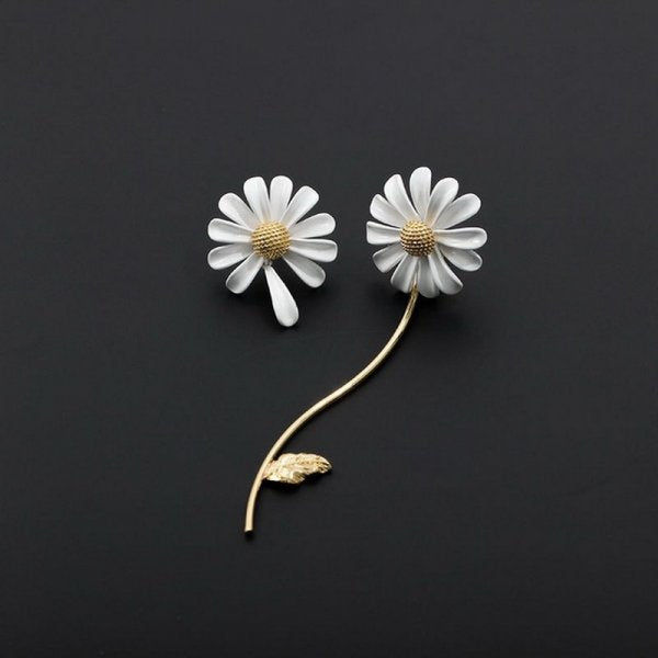 Small Daisy Flower Stud Earrings